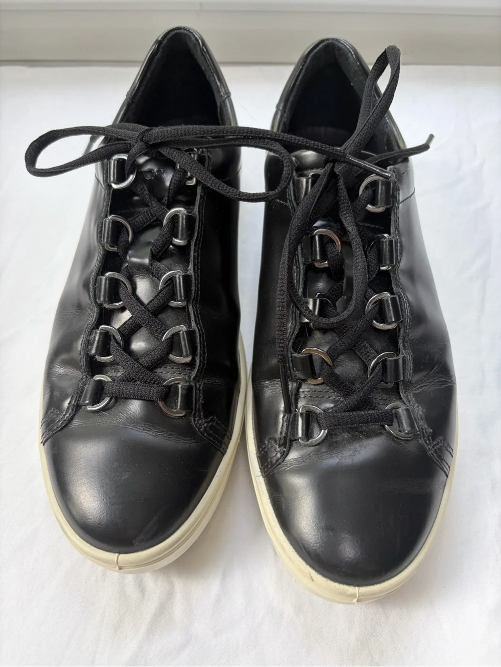 Ecco women’s shoes:  Size 39 (8.5)Lace-up Black leather Sneakers Preowned